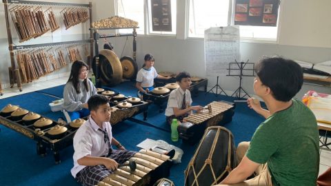 Kegiatan Pembelajaran Alat Musik Tradisional Gamelan SMP Surya Bangsa Palem Semi