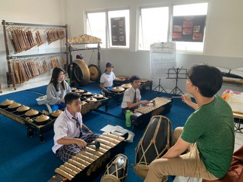 Kegiatan Pembelajaran Alat Musik Tradisional Gamelan SMP Surya Bangsa Palem Semi