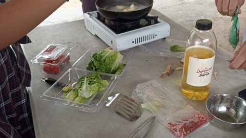 Projek Science Kelas 8 SMP Surya Bangsa Palem Semi: Cooking diet menu based on calories needed! 🍽️🌿